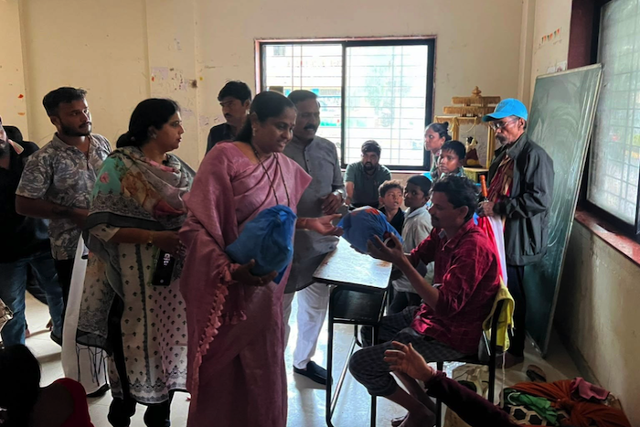 पूरग्रस्त नागरिकांसाठी मदतीचा हात